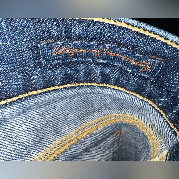 Citizens of humanity denim shorts. Size 25. Gently worn. Super cute & flattering - Picture 6 of 6